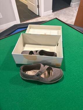 Earth Origins Rapid Troy Women's Gray Suede Mary Jane Flats